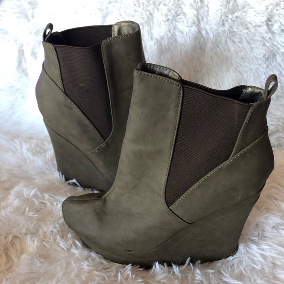 Size 9 - Picture 2 of 5